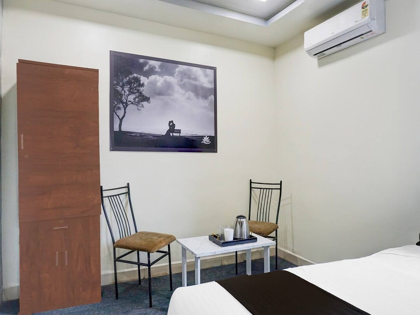 lodge near Katraj bus stand